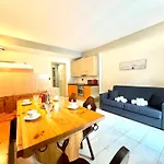 Hostdomus - Mughetto Apartamento *