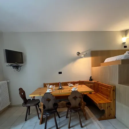 Hostdomus - Mughetto 아파트